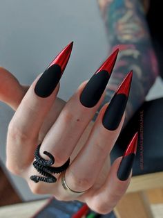 Villian Nails Designs, House Of The Dragon Nails, Goth Stiletto Nails, Villain Nails, Rock Nails, Witchy Nails, Autumn October, Gothic Nails, Goth Nails