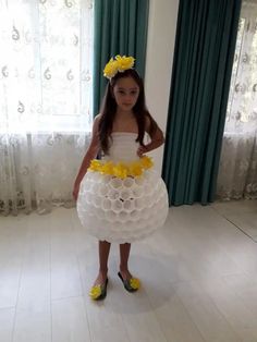 Recycled Fashion Diy, Eco Dresses, Recycling For Kids, Recycled Outfits, Kids Costumes Girls