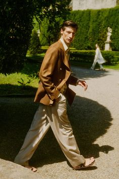 60s Outfits, Spring Picnic, High Fashion Men, Editing Lightroom, Vogue Men, Champagne Party, Vintage Mens Fashion, School Hairstyles, Vintage Suits