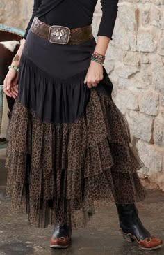 Leopard Rodeo Skirt... wish it wasn't animal print and was just brown. :P I hate animal print stuff, lol!! Rodeo Skirt, Stile Boho Chic, Mode Hippie, Washroom Design, Leopard Skirt