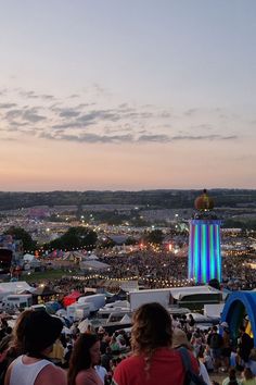 Glastonbury festival sunset Uk Festival, Glastonbury Tor, Festival Aesthetic, Festival Guide, Glastonbury Festival, The Golden Hour, Concert Aesthetic, Adventure Aesthetic, Afterschool Activities