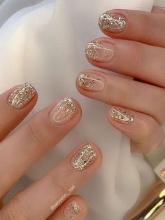 19 Gorgeous Winter Gel Nail Colors for 2023-2024 - thepinkgoose.com Manicure Shellac, Gold Gel Nails, New Years Nail Designs, New Years Eve Nails, January Nails, Gold Glitter Nails, Nails Trends, Plaid Nails, Gel Nail Colors