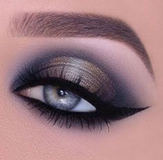 Emo Scene Makeup, Artistic Eyeshadow, Makeup Utensils, Plum Eyeshadow, Glam Eye Makeup, Smokey Makeup, Scene Makeup, Wedding Eye Makeup