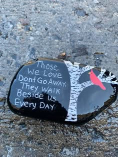 Painted Memorial Rocks Ideas, In Memory Of Rock Painting Ideas, In Memory Rock Painting, Kindness Painted Rocks, Painted Rock Memorial, Rock Painting In Memory Of, Memorial Stones Diy, Painted Rock For Grave, Tattoo Plant