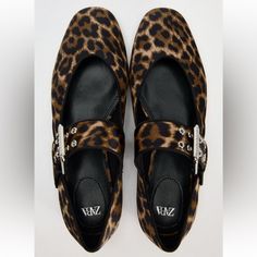 New With Tag Zara F/W '24 Collection Fabric Ballet Flats. Animal Print. Front Strap With Buckle. Rounded Toe. Sole Height: 0.4 Inches (1 Cm) Leopard 3522/410 Upper 100% Polyester Lining 100% Polyester Sole 100% Polyurethane Thermoplastic Insole 90% Polyurethane 10% Polyester Leopard Print Flats, Flat Color, Zara Shoes, Clothing Ideas, Flat Shoes Women, Ballet Flats, Loafer Flats, Black And Brown, Leopard Print