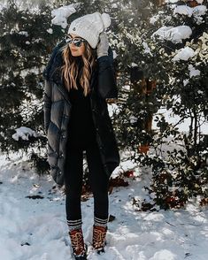 so not ready for puffer season 😩 but I got a bunch of requests to round up my favorites at all price points, so here you go! 16 gorgeous… Snow Day Outfit, Winter Outfits Snow, Street Style New York, Winter Mode Outfits, Winter Outfits Cold, Mode Casual, Cute Winter Outfits