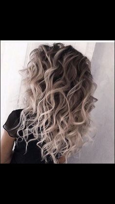 Curly Hair Color Ideas, Balayage Ombre Hair, Curly Hair Color, Balayage Hair Dark, Balayage Ombre, Colored Curly Hair, Brunette Balayage Hair, Balayage Hair Blonde, Penteado Cabelo Curto