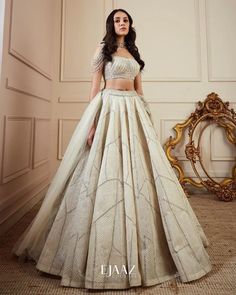 Trendy Lehnga Outfits, Shadi Lehenga, Reception Lehanga, Trendy Lehenga Designs, Ejaaz Couture, Cream Lehenga, Lehenga Ideas, Braclets Gold, Ivory Lehenga