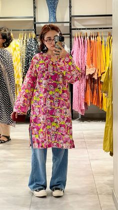 Cute Dressing Style, Kurti With Jeans Outfit Ideas, Long Kurta With Jeans, Kurta And Jeans, Bengali Vibes, Long Kurti With Jeans, Desi Ootd, Desi Casual, Long Kurta Designs