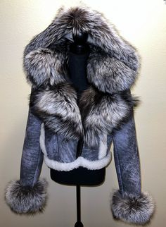 Aesthetic Winter Jacket, Queen Ii, Unique Clothes, Genderless Fashion, Fur Jackets, Afghan Clothes, Winter Outfit Inspiration, Chic Leather, Stylish Jackets