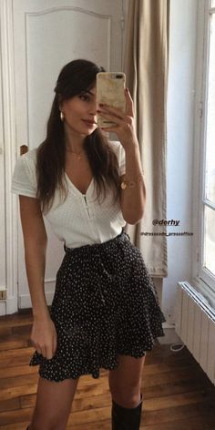 Romantic Style Outfits Women, Casual Romantic Style Aesthetic, Flirty Outfits Summer, Sporty Romantic Style, Cute Spring Outfits Casual Girly, Romantic Feminine Style Outfits, Short A Line Skirt Outfits, Soft Feminine Outfits Classy Casual, Soft Feminine Outfits Classy Summer