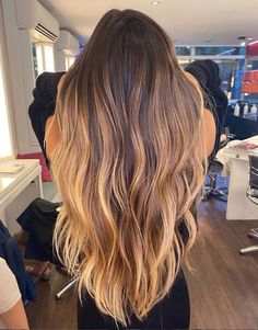 Brazilian Highlights, Honey Balyage Long Hair Brunettes, Brunnete Long Hair Caramel, Caramel Beach Hair, Long Brown Beachy Hair, Highlights Brown Hair Balayage, Beauty Hair Color, Brunette Hair With Highlights