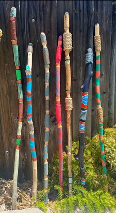 there are many different colored sticks hanging on the fence