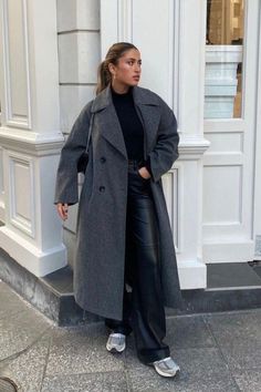 New York Winter Outfit, January Outfits, Mantel Outfit, Long Coat Outfit, Nyc Winter Outfits, December Outfits, Ny Outfits, Nyc Outfits, New York Outfits