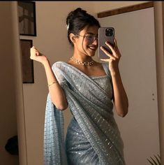 Saree Girls || beautiful girl pic || indian Saree || cute girl || south indian wedding saree Saree Wearing Styles, Perhiasan India, Fashionable Saree Blouse Designs, Simple Sarees, Indian Fashion Saree