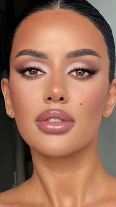 30th Birthday Makeup Ideas, Makeup Looks On Brown Skin, Red Carpet Makeup Looks, Pink Soft Glam, Professional Makeup Looks, Trending Makeup Looks, Pink Dress Makeup, Pink Makeup Looks, How To Make Up