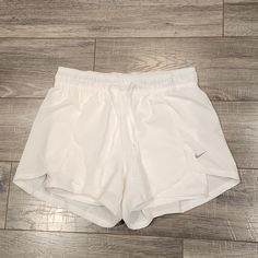 Nwt Nike Training Women's Sz M Shorts W/Shorts Lining White Athletic Shorts, Shorts Preppy, Cute Nike Shorts, Nike Sweats Women, Sports Shorts, Aesthetic Shorts, Nike Clothes Women, Nike Winter Jackets, Nike Women Outfits