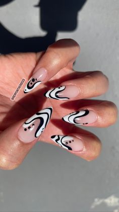 Abstract Nails, Line Nail Art, Abstract Nail, Abstract Nail Art, Edgy Nails, Lines On Nails, Almond Nails Designs, Funky Nails