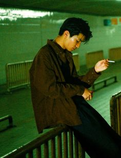 90s People Photography, 80s Model Poses, Wong Kar Wai Fashion, Old Japanese Film Aesthetic, Asian 90s Aesthetic, 90s Chinese Aesthetic, Chunking Express Cinematography, Korea In The 90s, 90s Asian Fashion Men