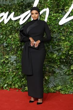 Modest Red Carpet Looks, Elegant Red Carpet Dresses, Women Power Suit, Modest Red Carpet Dresses, Red Carpet Dresses Elegant, Somali Beauty, Halima Aden, 2021 Red Carpet, Daphne Guinness