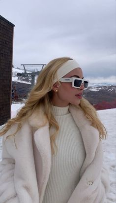 Girly Winter Outfits, Snow Outfits For Women, Vinter Mode Outfits, Ski Trip Outfit, Winter White Outfit, New York Outfits, Europe Outfits, Winter Fashion Outfits Casual