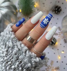 18.1k Likes, 56 Comments - Amanda Sudół 💎 (@amanda.sudolll) on Instagram: “Dziś coś dla fanek niebieskiego koloru ! 😍❄️ Magnifique od @indigonails ❄️  #indigonails #bluenails…” Ugly Christmas Sweater Nails, Blue Christmas Nails, Unghie Nail Art, Her Nails