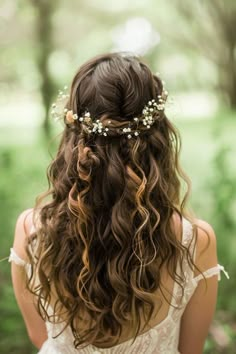 Curly Hair Bride Hairstyles, Naturally Curly Wedding Hair, Baby Shower Hair Styles, Long Curly Wedding Hair, Hippie Wedding Hair, Blue And White Dresses, Wedding Hairstyles For Curly Hair, Curly Wedding Hairstyles, Baby Shower Hair