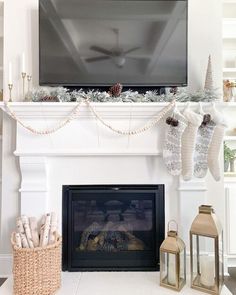 christmas mantel decor ideas Decor Around Tv, Mantel Decor Ideas, Christmas Mantel Decor, Christmas Mantel, Christmas Mantel Decorations, Twinkling Lights, Mantel Decor, Christmas Mantels, Wreath Bow