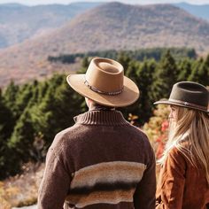 The Kelso Outdoor Hat is built to shield you from the elements in style wherever you go. Handmade from 100% pure, high-quality wool, it has a fully-crushable construction that is designed to roll up, pack in a suitcase and pop back into its original shape as needed, making it ideal for travel. Naturally water-resistant and featuring a 3 ¼" brim, it offers optimal protection in all conditions. Its 3 ¾" oval telescope crown is accented by a faux leather hat band with a unique feather overlay; insi Pop Back, Outdoor Hat, Sweater Vest Mens, Knitted Collar, Leather Hat, Casual Bottoms, Outdoor Hats, Western Look, Thigh Boot