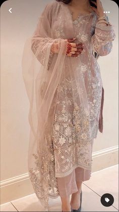 Pakistani Outfit Ideas, Naruto Fashion, Pakistani Wedding Outfits, Pakistani Fashion Party Wear, Beautiful Pakistani Dresses, Outfits Dress, Indian Dresses Traditional