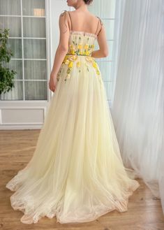 Yellow Floral Wedding Dress, Quinceanera Dresses Black, Quinceanera Dresses Red, Princess Evening Dress, Feather Prom Dress, Black Quinceanera Dresses, Purple Quinceanera Dresses, Yellow Wedding Dress, Red Quinceanera Dresses