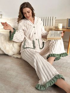 2pcs Contrast Color Ruffle Pocket Design Flannel Women Loungewear Set For Autumn & Winter Beige Casual-Woman  Long Sleeve Flannelette  Pant Sets Non-Stretch All,Fall/Winter Women Sleep & Lounge, size features are:Bust: ,Length: ,Sleeve Length: