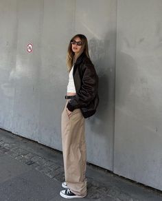 Model Off Duty Style 90s, Boyish Outfits, Models Off Duty Style, Fall Trends Outfits, Outfit 2022, Curvy Girl Outfits, Autumn Outfit, Casual Fall Outfits, Sporty Style