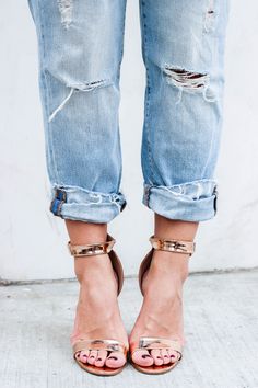 SimplyAudreeKate_0154 How To Cuff Long Jeans, How To Roll Mom Jeans, How To Cuff Mom Jeans, Folding Jeans Cuffs, How To Cuff Jeans That Are Too Long, Jeans Rolled Up, Rolled Jeans Outfit, How To Cuff Baggy Jeans, Boyfriend Jeans Outfit Fall