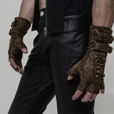 👊These Vintage Half Finger Steampunk Gloves feature a stylish half-finger design for maximum comfort and flexibility. Steampunk Mode, Steampunk Gloves, Steampunk Belt, Steampunk Outfits, Moda Steampunk, Steampunk Man, Steampunk Men, Mode Steampunk, Brown Gloves