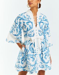 Blue and white printed linen mini dress with mandarin collar Looks Pinterest, Rock Outfit, Linen Mini Dress, Daytime Dresses, Blue And White Dress, Mode Inspo, Blue Midi Dress, Blue Ivory, Printed Linen