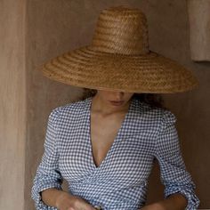 The Art of Grace. Arriving soon #yoliandotis Straw Hats, Looks Chic, Mad Hatter, Mode Inspiration, Fashion Details, Straw Hat, Spring Summer Fashion, Fashion Ideas, Surrealism