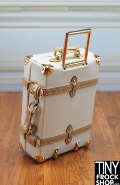 Integrity Luxe Travels Large Rolling Luggage Suitcase This luxurious luggage features a gold accents, tan vinyl trim on a white matte vinyl body with floral lining for a timeless look and feel. This is an incredible piece with amazing detail including a handle that goes up and down and wheels. This bag is built to make a lasting impression. Opens. Elegant White Bags With Luggage Sleeve, Luxury White Luggage For Everyday Use, Elegant White Rectangular Luggage, Luxury White Rectangular Luggage, Beige Travel Bag With Brass Hardware, Elegant White Luggage For Travel, Luxury White Bags With Brass Hardware, White Luxury Bags With Brass Hardware, Elegant White Travel Luggage