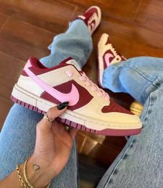 Nike Dunks Low, Nike Shoes Women Fashion, Dunks Low, Pretty Shoes Sneakers, Jordan Shoes Retro, All Nike Shoes, Shoe Wishlist, Tenis Nike