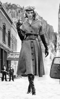 Cara Delevingne Style, Spy Outfit, Female Detective, Gloves Women, Gloves Fashion, Bonnie Clyde, Romantic Outfit, Blonde Model