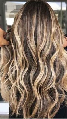 El verano relanza el 'melting blonde' y las mechas 'shatush' Dark Ombre Hair, Real Hair Wigs, Balayage Ombre, Hair Done, Frontal Hairstyles, Balayage Brunette, Penteado Cabelo Curto