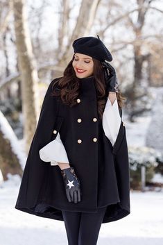 Winter Capes Women, Stylish Coats For Women Winter, Outfits With Capes, Winter Cape Coat, Winter Office Wear, Cape Outfit