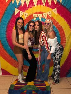 Halloween costume | group costumes | costume DIY | college costumes | 70s | party themes Decades Party, 70s Party Theme, 70s Theme Party, College Costumes, Hippie Costume Halloween, Best Couples Costumes, Party Make-up