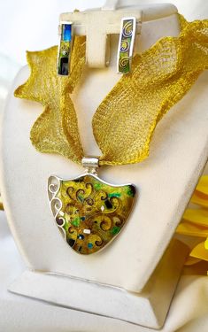 Beautiful and Stylish Jewelry Set. Cloisonne enamel base on 999 Silver. Pendant weight : 15.4g Pendant size: 4.5cm x 4.3cm Earring weight : 2.8 gr (for one piece ) Earring size: length 2.2 cm x 0.6 cm 👉 Please write your phone number, it is necessary for shipping!! 🎁 The item comes with gift box Please feel free to contact me. Me and My Husband have beautiful workroom-shop BAKMY in the center of Tbilisi (Georgia) You can see more works here----> Instagram: https://www.instagram.com/bakmyenamel/ Facebook: https://www.facebook.com/bakmyenamel Klimt Tree Of Life, Cloisonne Enamel Jewelry, Earrings Golden, Golden Tree, Tbilisi Georgia, Cloisonne Enamel, Tree Of Life Pendant, Enamels, Gustav Klimt