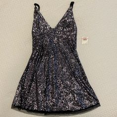 Free People, A-Line, Black/Silver Sequin Dress. Brand New With Tags Size Xs Length From Front V To Bottom 23.5" Silver Sequin Dress, Line Dress, Silver Sequin, Free People Black, Free People Dresses, Sequin Dress, Black Silver, A Line Dress, Sequin