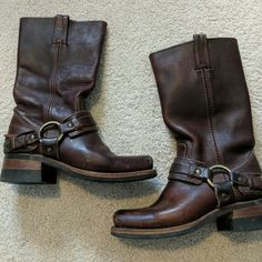 Very Good Condition Size 5.5 Frye Leather Boots, Minor Wear On Toes. Could Be Treated Fry Boots, Thrift Inspo, Texas Chainsaw, Frye Boots, Frye Shoes, Chainsaw, Biker Boot, Leather Boots, Texas