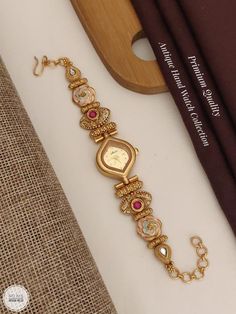 Description :- Vintage Women Watch, Gold Watch, Minimalist Watch, Dainty Watch, Vintage Watch, Dainty Gold Watch, Womens Gold Watch, Watch Gift, Watch Gift yourself a royal look with this perfectly crafted kundan necklace set from Manalisstudio. Crafted with high quality, it is impressive in design. The green enamel artwork adds perfect texture to the design. Perfect for weddings and festivities, this antique necklace set should be put on with your favorite sari or lehenga. 100% Satisfaction. Lo Gold Vintage Watch Women, Womens Gold Watch, Dainty Gold Watch, Gold Vintage Watch, Dainty Watch, Watch Minimalist, Vintage Gold Watch, Watch Womens, Vintage Watches Women