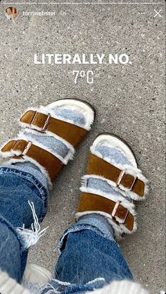 Birkenstock Style, Fall Inspo, Birkenstock Arizona, Birkenstock, Slippers, Street Style, Sandals