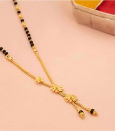 Ganthan Design, Ms Design, Bridal Jewellry, Antique Necklace Gold, Patch Work Blouse Designs, Black Beaded Necklace, Delicate Gold Jewelry, Gold Pearl Jewelry