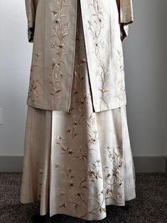 Beautiful 1800s Edwardian Era 3-piece Daisy Chained Embroidered Light Gold Silk Wedding or Day Suit Dress - Etsy Elegant Beige Traditional Wear With Floral Embroidery, Traditional Wedding Dress With Historical Design, Elegant Ceremonial Sets For Transitional Season, Elegant Ceremonial Raw Silk Set, Elegant Embroidered Beige Lehenga, Elegant Beige Embroidered Lehenga, Elegant Silk Sherwani For Ceremonial Occasions, Elegant Raw Silk Sets With Gold Embroidery, Ceremonial Elegant Sets With Traditional Drape